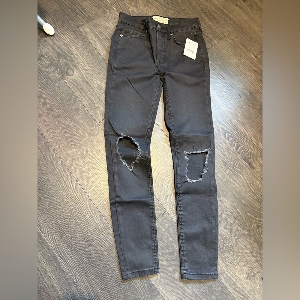 Free People busted knee skinny jean NWT